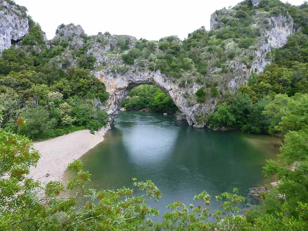 Pont d'Arc le la rivière Ardèche commune Vallon Pont d'Arc