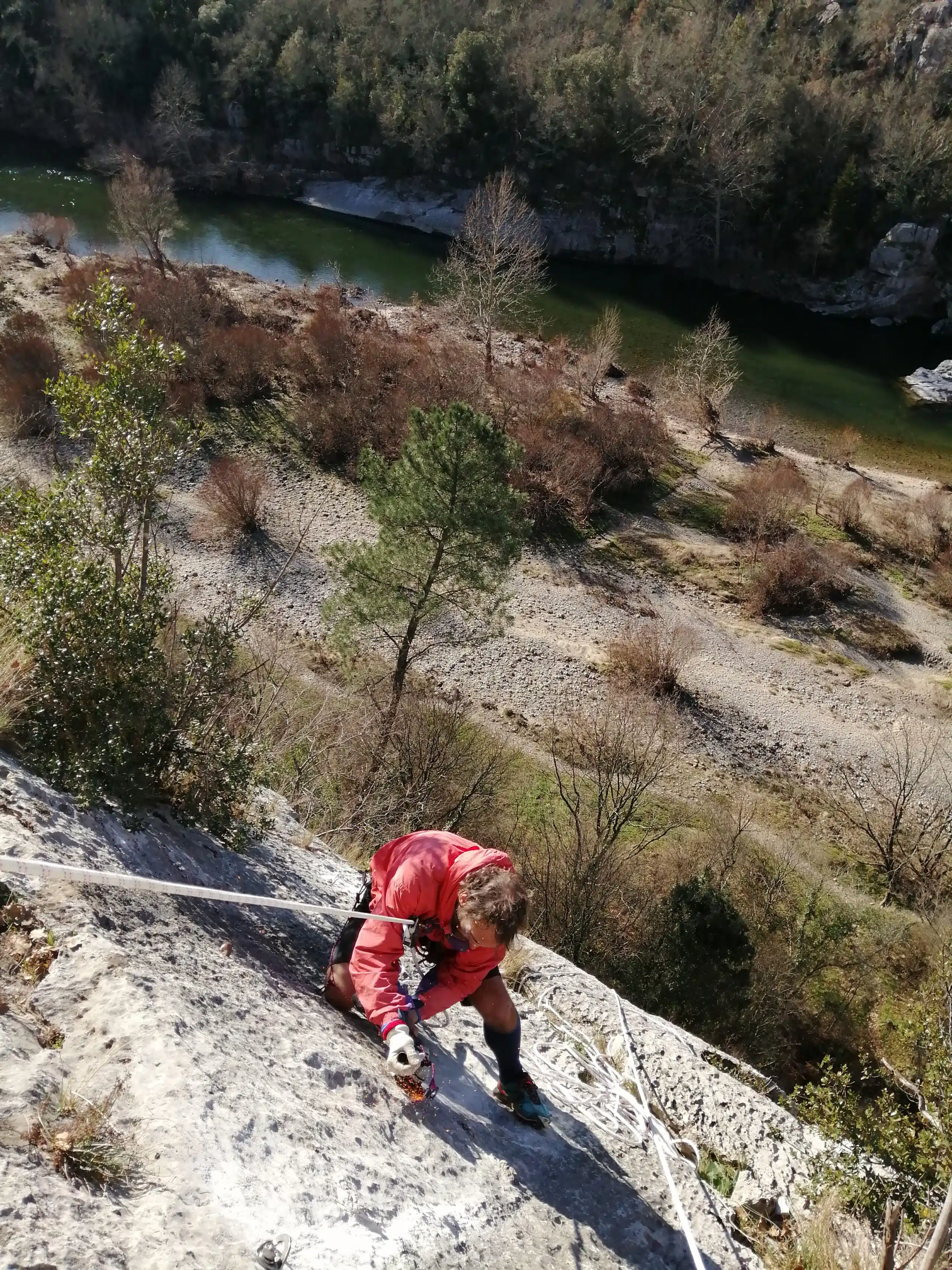rééquipement du site d'escalade de Mazet en Ardèche