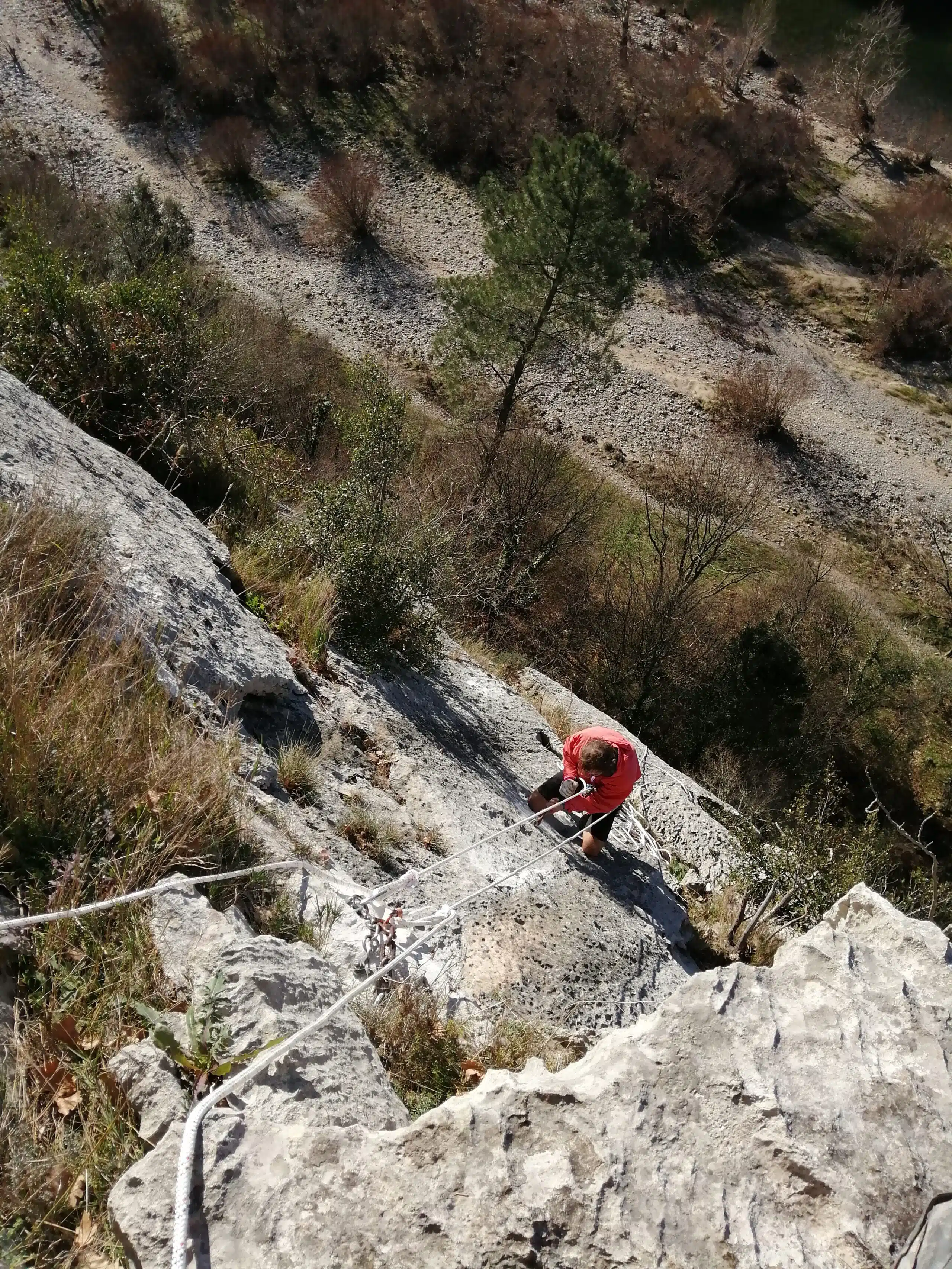 site d'escalade de mazet en Ardèche en cours de rééquipement