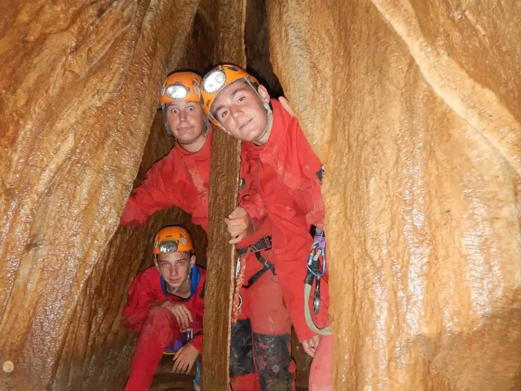 spéléologie facile en Ardèche